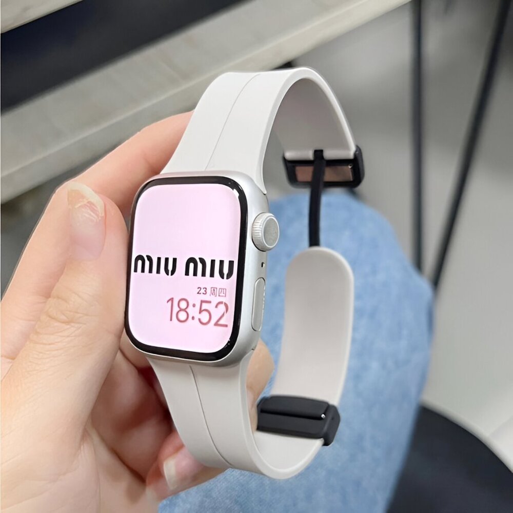 Apple Watch Band Waterproof Magnetic Adjustable Stylish Strap Watch Band White